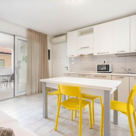 Blu Indaco Villa Elsa Линяно Сабиадоро Екстериор снимка