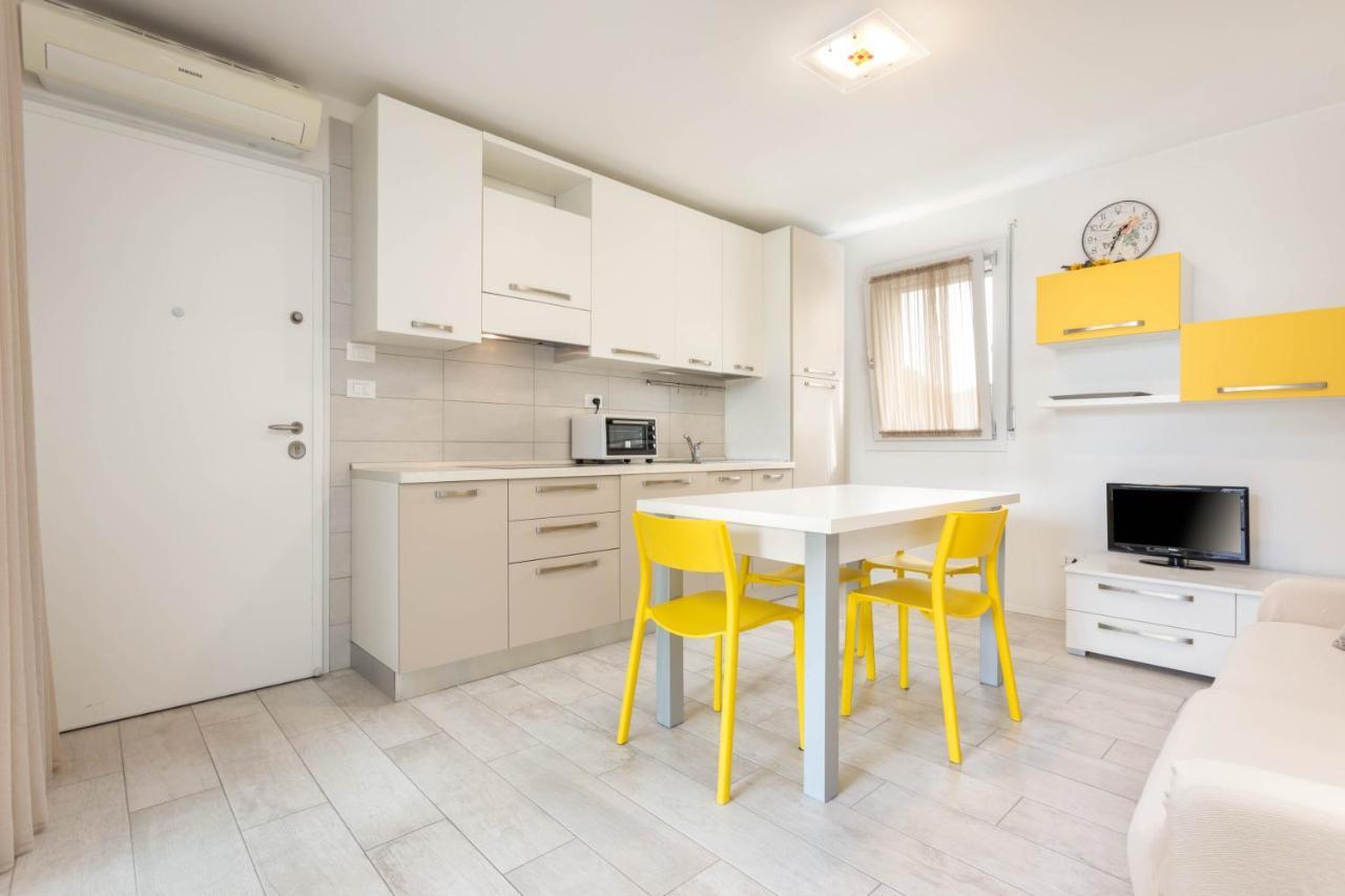 Blu Indaco Villa Elsa Линяно Сабиадоро Екстериор снимка