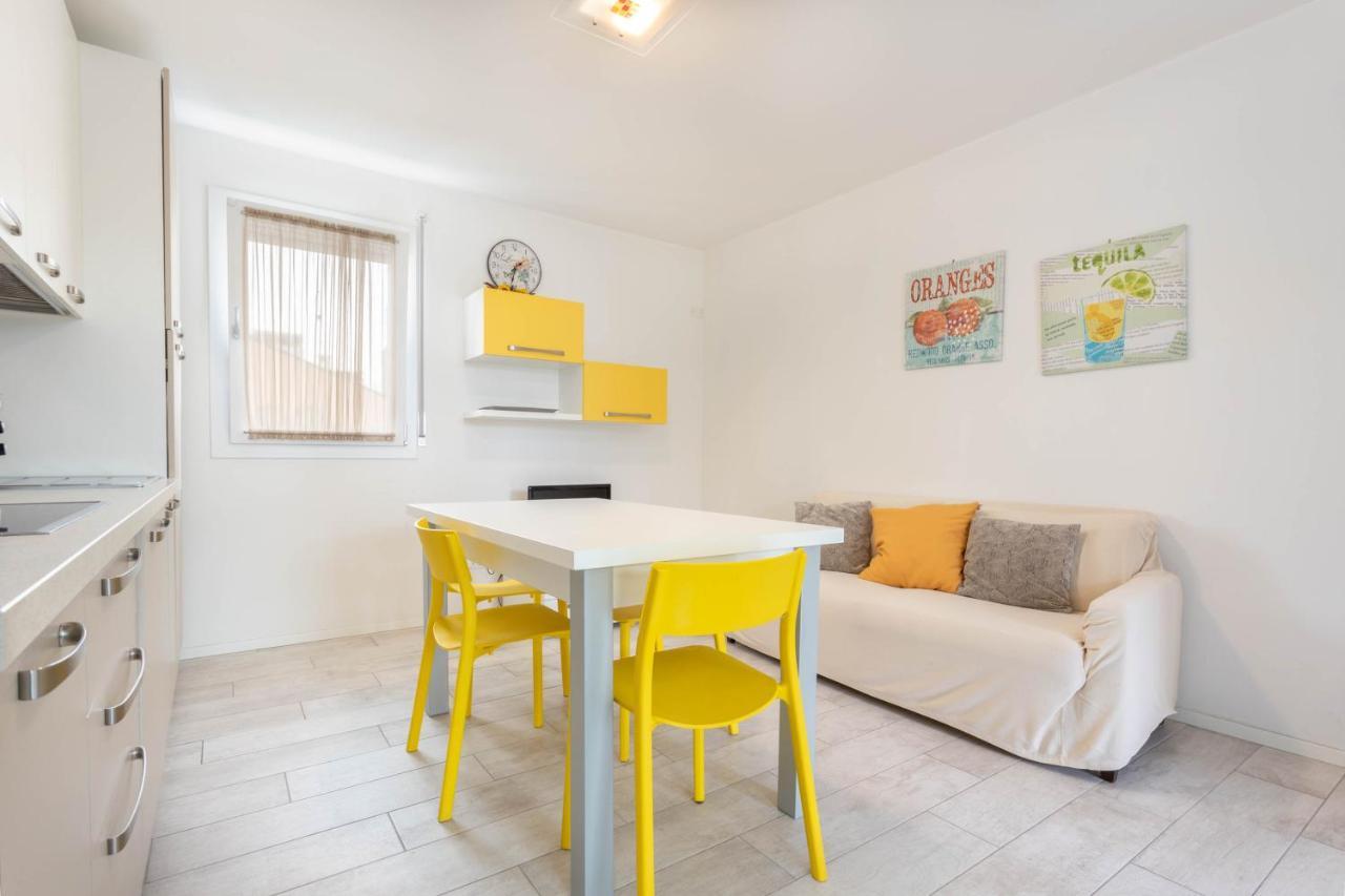 Blu Indaco Villa Elsa Линяно Сабиадоро Екстериор снимка