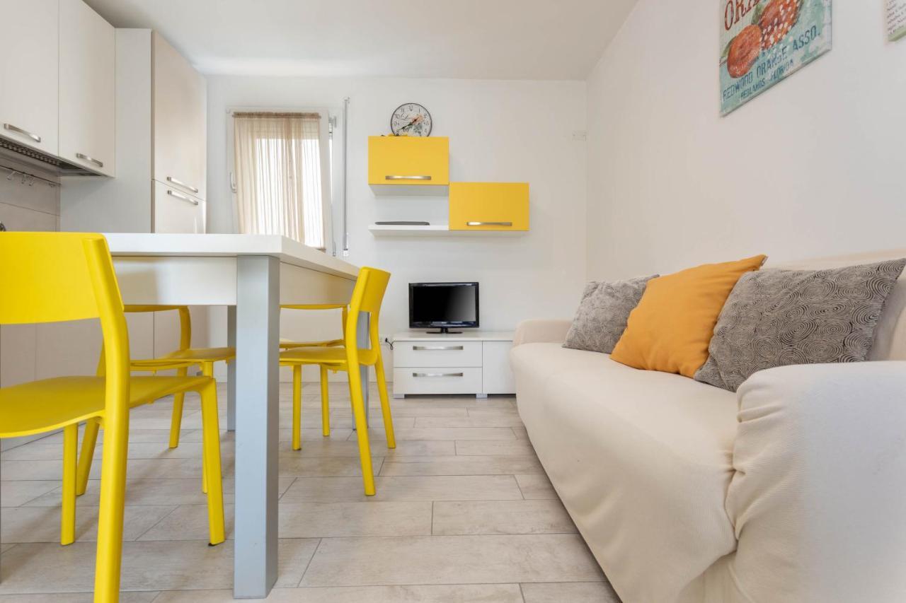 Blu Indaco Villa Elsa Линяно Сабиадоро Екстериор снимка
