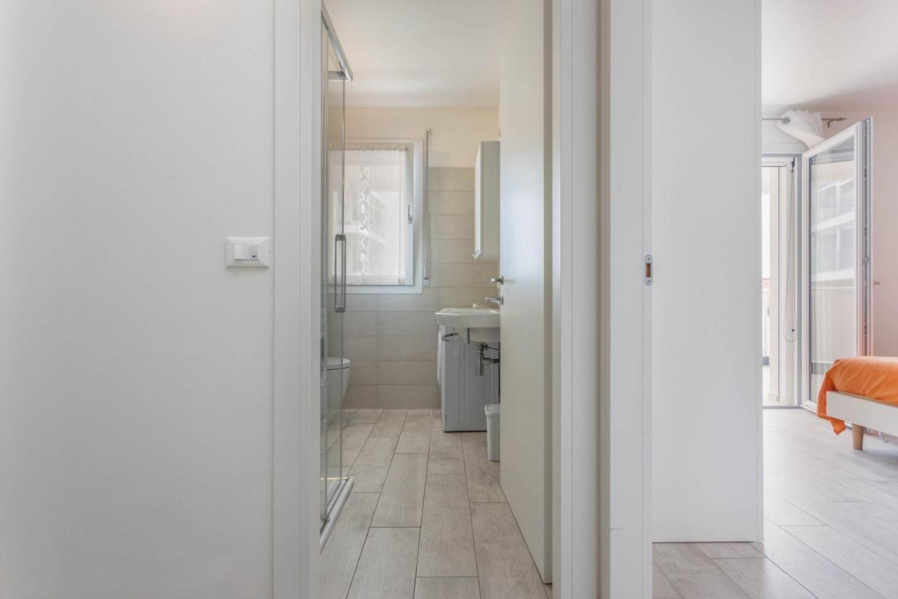 Blu Indaco Villa Elsa Линяно Сабиадоро Екстериор снимка