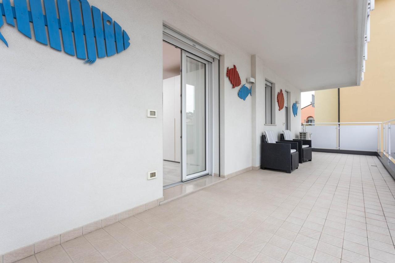Blu Indaco Villa Elsa Линяно Сабиадоро Екстериор снимка