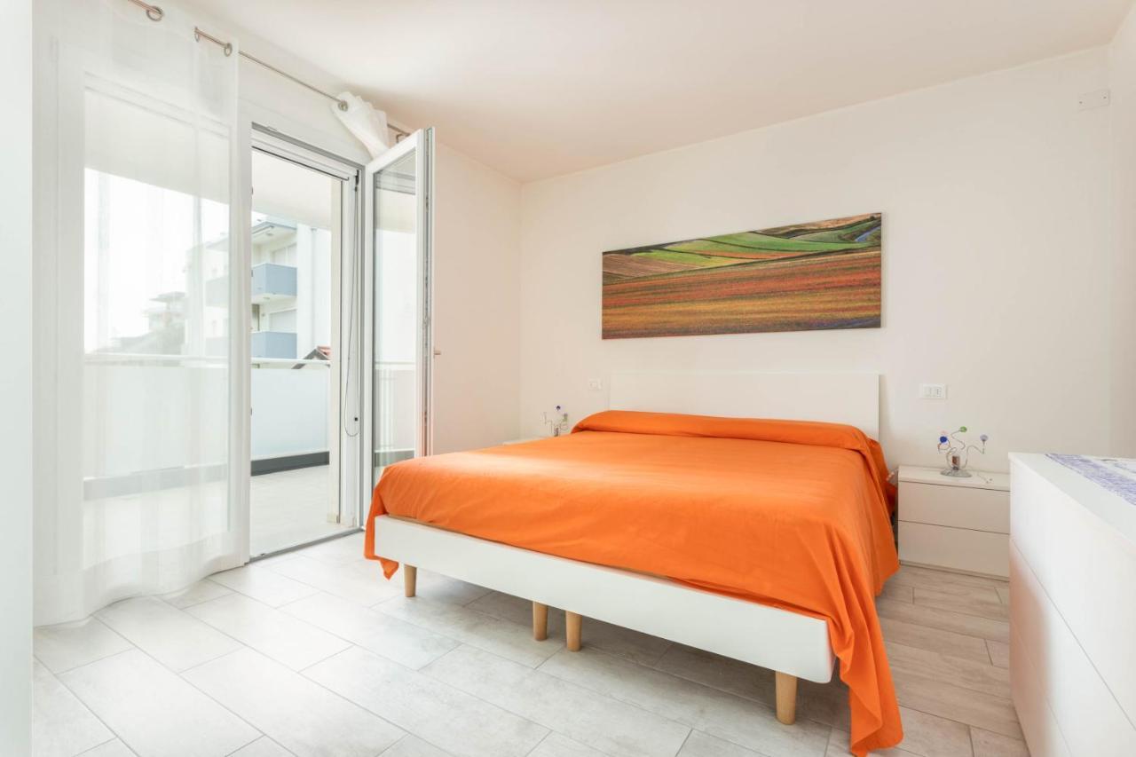 Blu Indaco Villa Elsa Линяно Сабиадоро Екстериор снимка