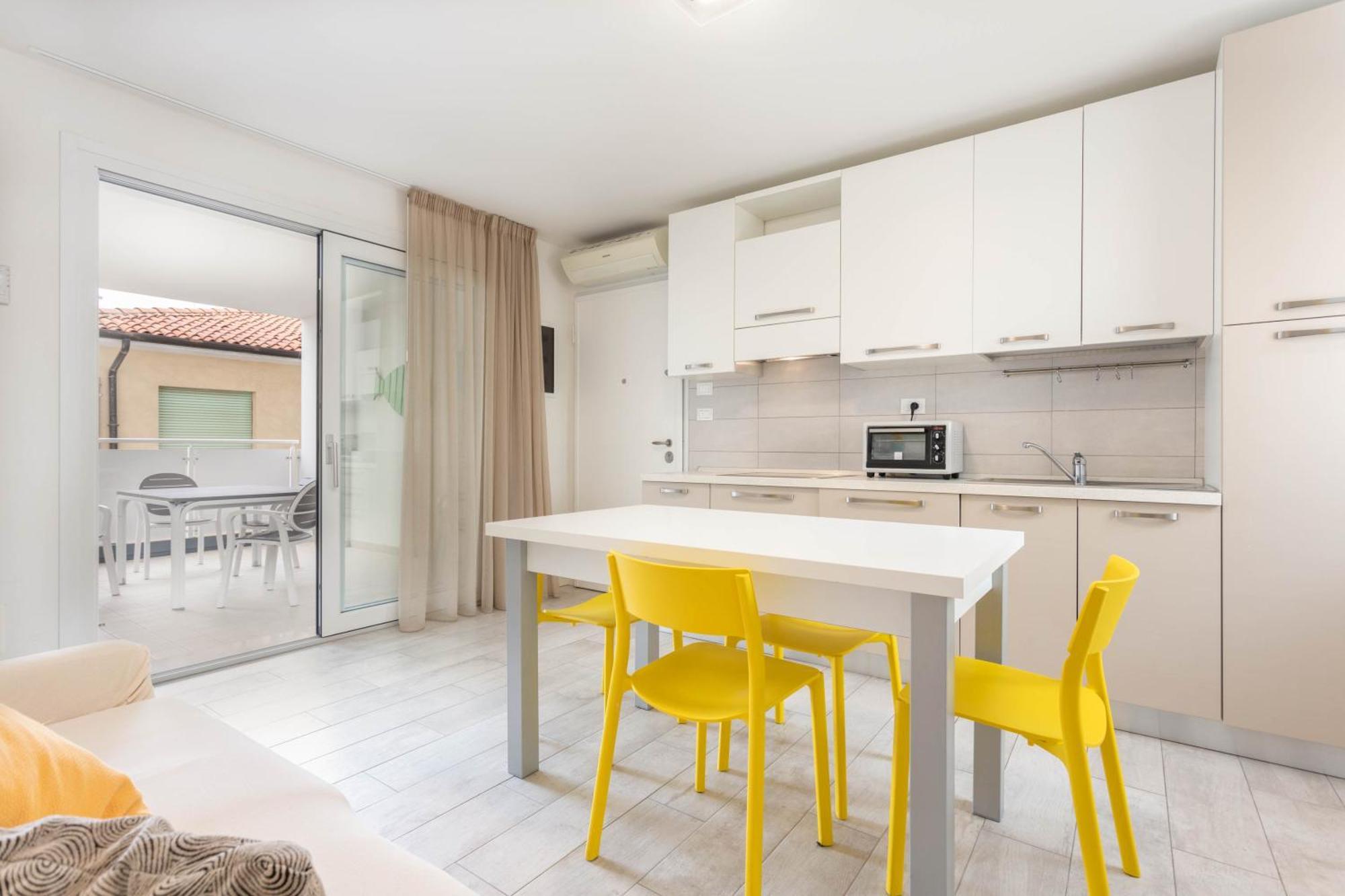 Blu Indaco Villa Elsa Линяно Сабиадоро Екстериор снимка